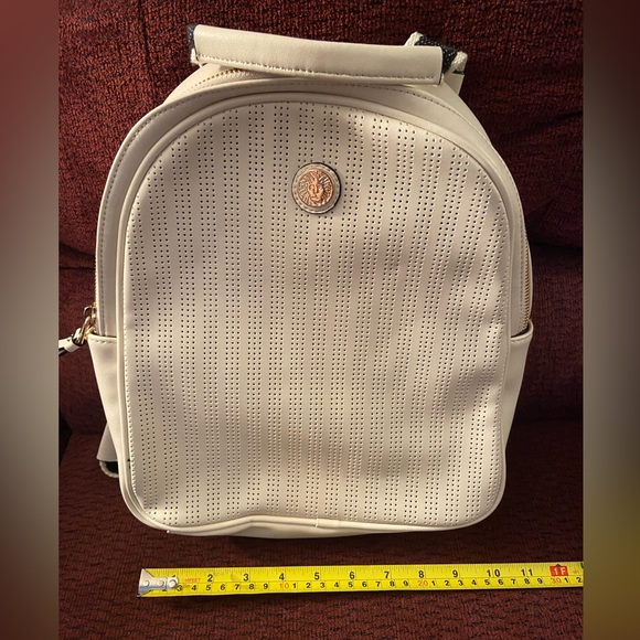 Anne Klein - Picture 2 of 7